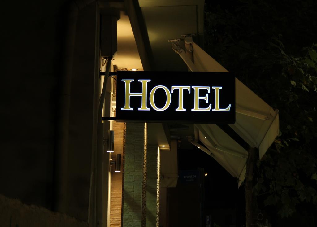 Hotel George Kalamáta Buitenkant foto
